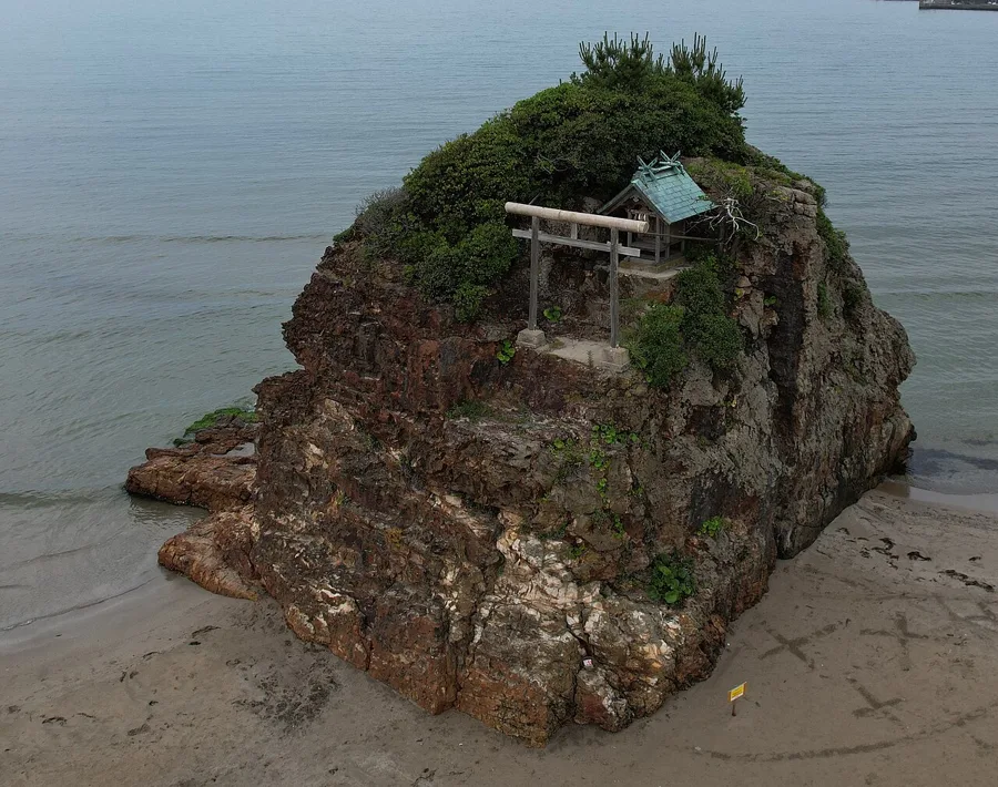 稲佐の浜（弁天島）（出雲の着物映えフォトスポット）