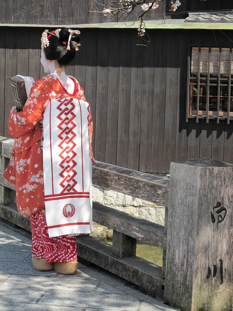 Gion Shirakawa (Tatsumi Bridge) (photogenic kimono photo spot near Yasaka Pagoda)