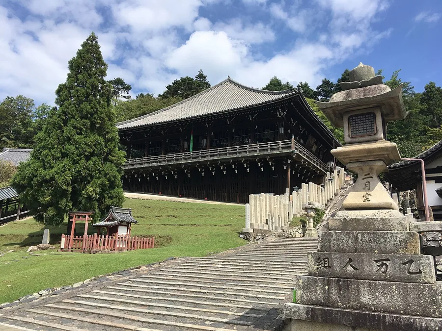 Todaiji Nigatsudo (a photogenic kimono spot around Todaiji)