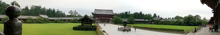 In front of the Great Buddha Hall at Todaiji (a photogenic kimono spot around Naramachi)