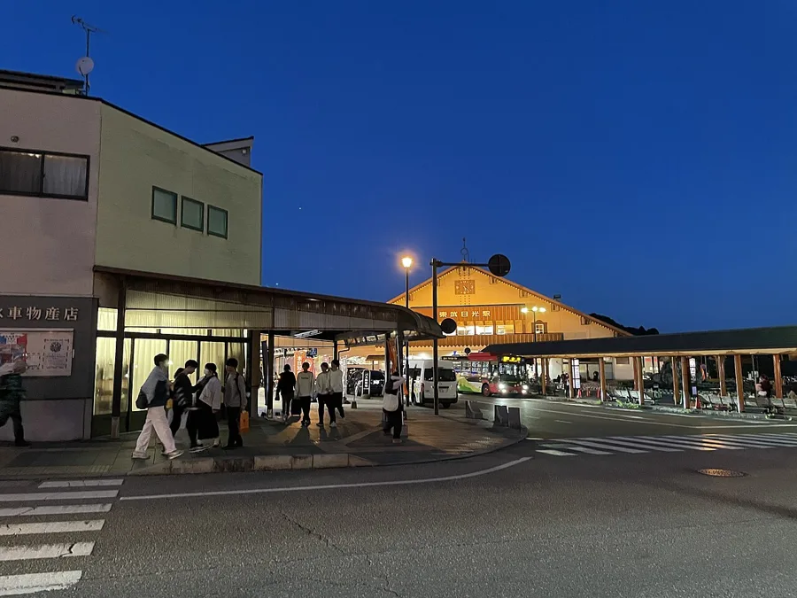 東武日光駅前広場（日光東照宮周辺の着物映えフォトスポット）